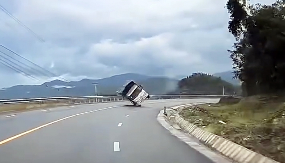  Clip TNGT: Nói thật đi, tình huống này các bác gọi tên ai???