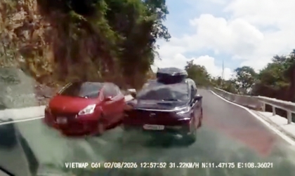  Clip: Các bác xem giúp clip này có gửi tới cục CSGT hộ bác Toyota Veloz được không?