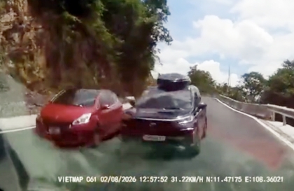  Clip: Các bác xem giúp clip này có gửi tới cục CSGT hộ bác Toyota Veloz được không?