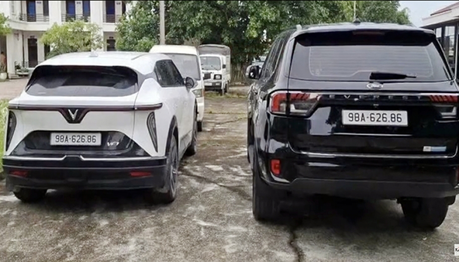 Clip TNGT: Tài xế Mitsubishi Xpander gây tai nạn kinh hoàng vì mở cửa không quan sát
