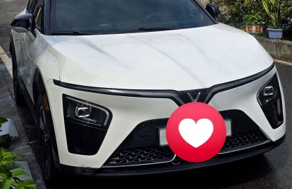 Sao xe Vf7 của em bị kêu ở phía trước thế này ạ?