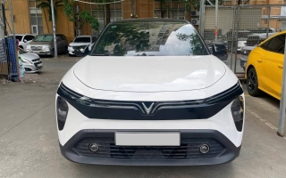 VinFast MPV 7 của em bị hết ắc quy thế này thì có nên đi bảo hành không?