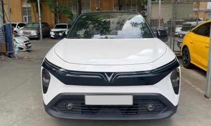 VinFast MPV 7 của em bị hết ắc quy thế này thì có nên đi bảo hành không?