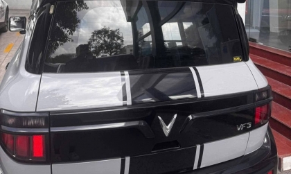 Vì sao xe Vinfast Vf3 bị nước mưa vào cốp sau?