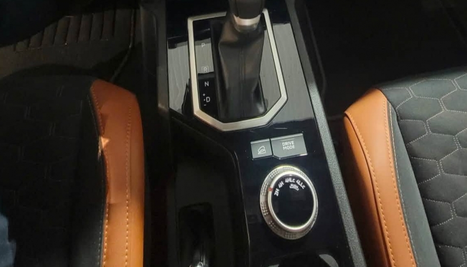 Mitsubishi Triton thỉnh thoảng vào cầu chậm do nguyên nhân gì?