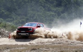 Cơ hội lái thử Ranger Raptor V6 mới tại Hà Nội