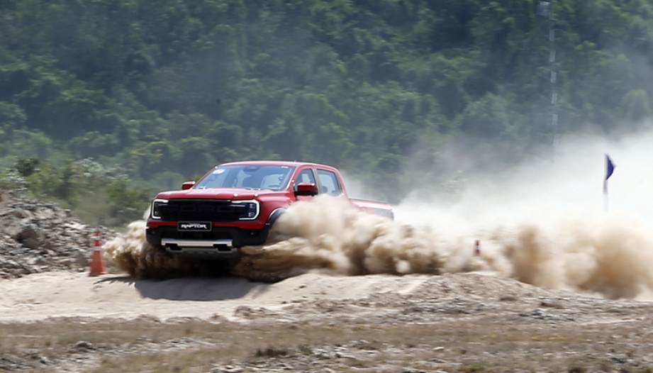 Cơ hội lái thử Ranger Raptor V6 mới tại Hà Nội