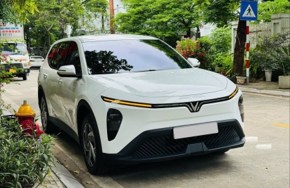 Sao xe Vinfast Limo Green lâu không dùng giờ không nổ máy được?