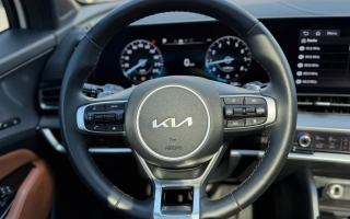 Các bác cho hỏi xe Kia Sportage HEV bị tụt số km còn lại thế này là sao nhỉ?