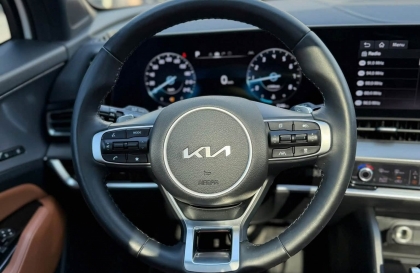 Các bác cho hỏi xe Kia Sportage HEV bị tụt số km còn lại thế này là sao nhỉ?