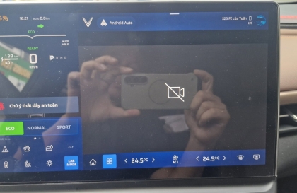 Các bác chỉ giáo cam xe Vf6 không hiện thế này?