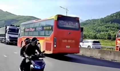 Clip: Kỹ năng lái xe của nó tốt thế cơ mà... nộp phạt