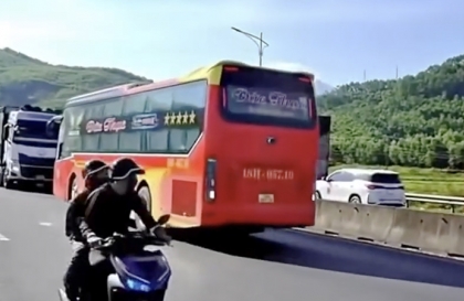 Clip: Kỹ năng lái xe của nó tốt thế cơ mà... nộp phạt