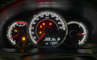 Toyota Vios bị lỗi trên đồng hồ là sao các bác?