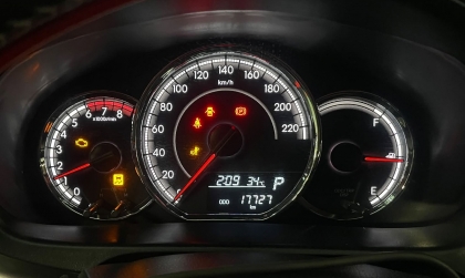 Toyota Vios bị lỗi trên đồng hồ là sao các bác?