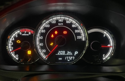 Toyota Vios bị lỗi trên đồng hồ là sao các bác?