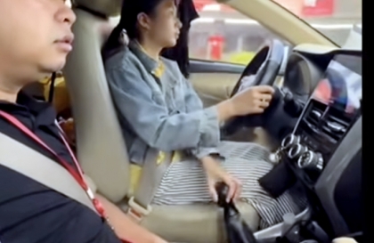 Clip: Cuối tuần ngó sang xem các bạn Trung Quốc học lái xe (P.1)