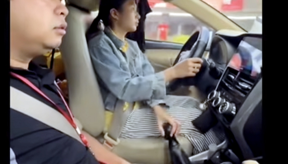 Clip: Cuối tuần ngó sang xem các bạn Trung Quốc học lái xe (P.1)