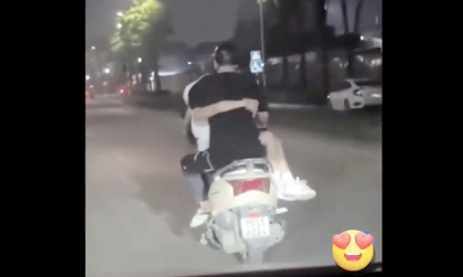  Clip: Ngoài kia, người ta yêu nhau thế cơ mà...