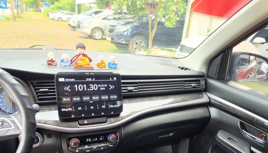 Anh em cho giải pháp xử lý tiếng kêu taplo của Suzuki XL7 khi khởi động với