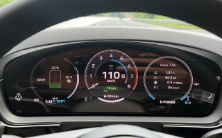 Porsche Cayenne E-Hybrid và bài toán giữ DNA thể thao giữa xu hướng điện hoá