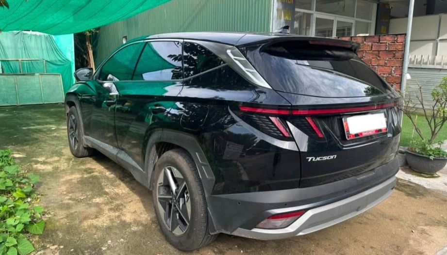 Hyundai Tucson bị lỗi cốp sau thế này có tự xử lý được không?