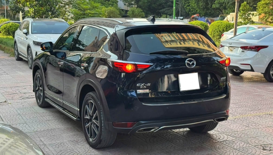 Mazda CX-5 có mùi xăng sau khi đi đường dài là bị sao?