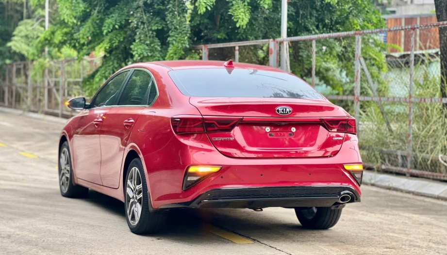 Các bác cho hỏi xe Cerato bị nước chảy vào cốp từ đâu?