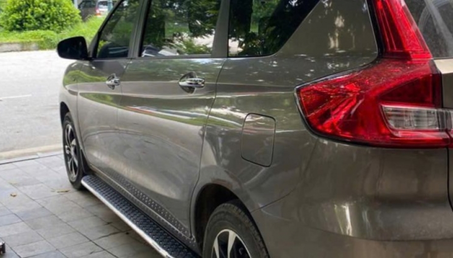 Suzuki Ertiga có mùi xăng ở nắp bình sau khi đổ E10 là sao ạ?