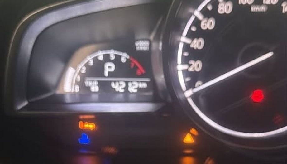 Các bác tư vấn giúp xe Mazda2 báo mấy lỗi thế này?