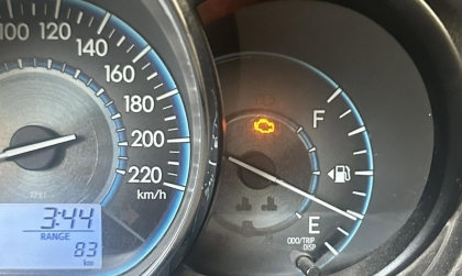 Các bác cho hỏi lỗi gì trên đồng hồ Toyota Vios thế?