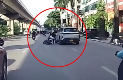 Clip TNGT: Không biết như nào nhưng tài xế Limo Green gây tai nạn rồi bỏ đi là sai rồi...