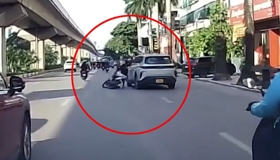  Clip TNGT: Không biết như nào nhưng tài xế Limo Green gây tai nạn rồi bỏ đi là sai rồi...