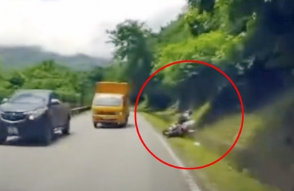 Clip TNGT: May mà có camera ghi lại... không thì tình ngay lý gian