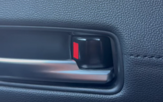 Xe Toyota Corolla Cross bị lỗi khóa cửa là do nguyên nhân gì?