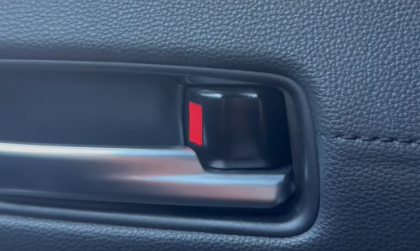 Xe Toyota Corolla Cross bị lỗi khóa cửa là do nguyên nhân gì?