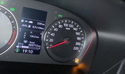 Các bác chỉ giúp cách tắt đèn báo màu vàng của Honda City với ạ!