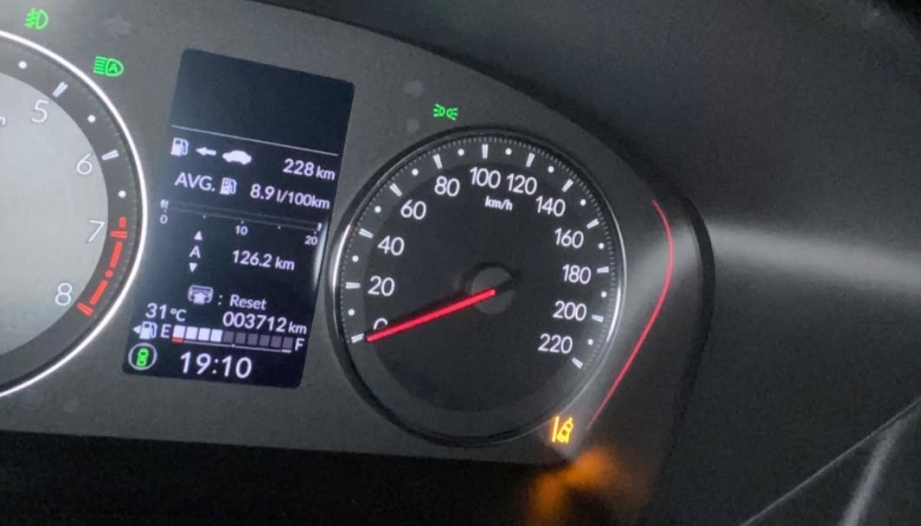 Các bác chỉ giúp cách tắt đèn báo màu vàng của Honda City với ạ!