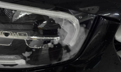Đèn trước Mercedes GLC bị hấp hơi thế này có sao không các cụ?