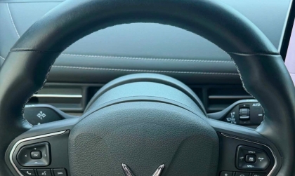 Xin tư vấn xe VinFast VF7 bị lệch vô lăng?