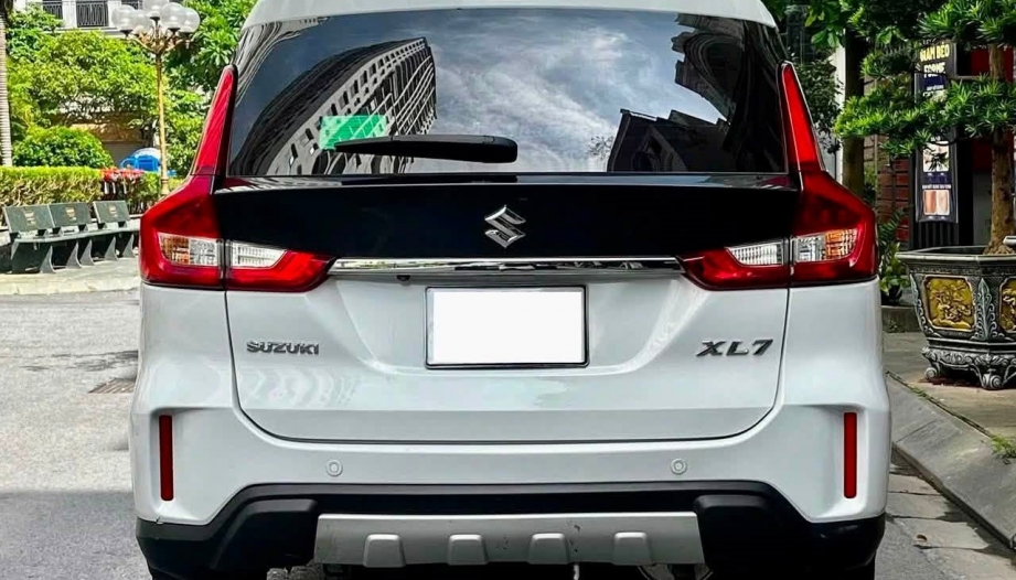 Có cách nào khắc phục lỗi camera lùi Suzuki XL7 bị mờ đục không?
