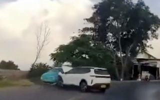 Clip TNGT: Anh em một nhà mà bác Limo...