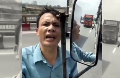 Clip: Bác lại ít xem internet rồi...
