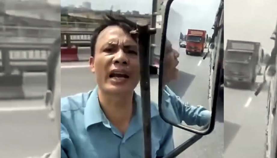  Clip: Bác lại ít xem internet rồi...