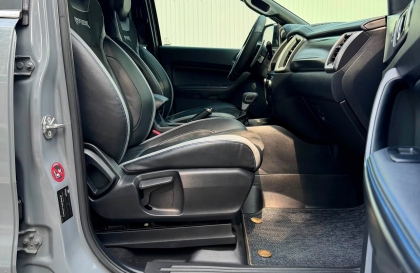 Hỏi vấn đề nước ngấm sàn xe Ford Ranger