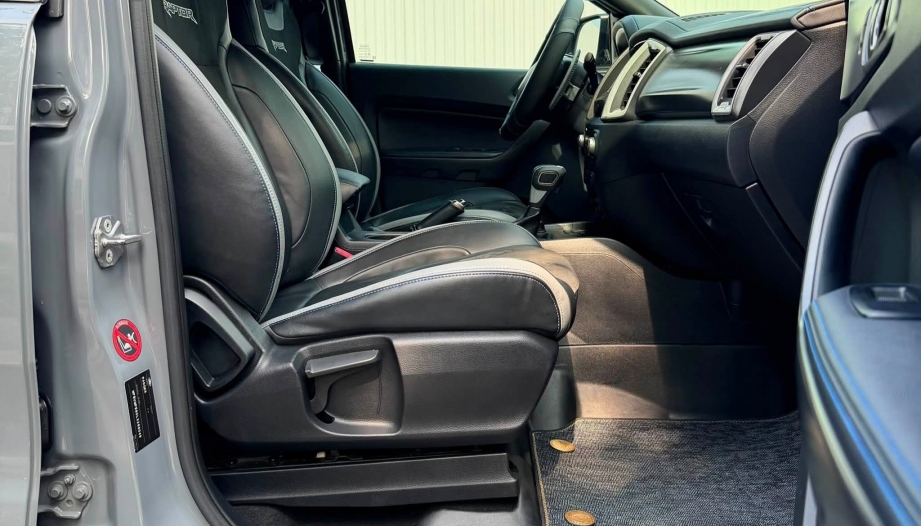 Hỏi vấn đề nước ngấm sàn xe Ford Ranger