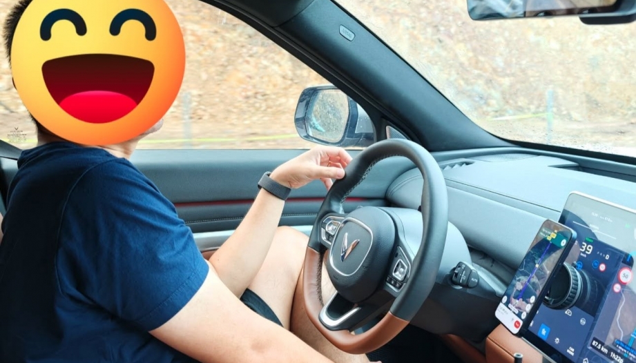 Xe Vf9 đi mưa báo lỗi đèn do vấn đề ở đâu thế?
