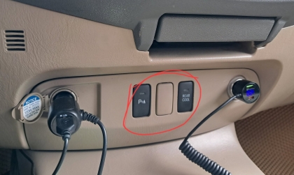 Có cách nào khắc phục đèn hai nút bấm này của toyota fortuner không?