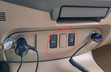 Có cách nào khắc phục đèn hai nút bấm này của toyota fortuner không?