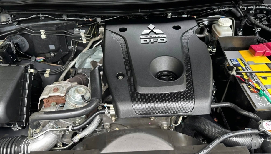Triton bị lỗi lốc điều hòa thế này có cách khắc phục nào không?